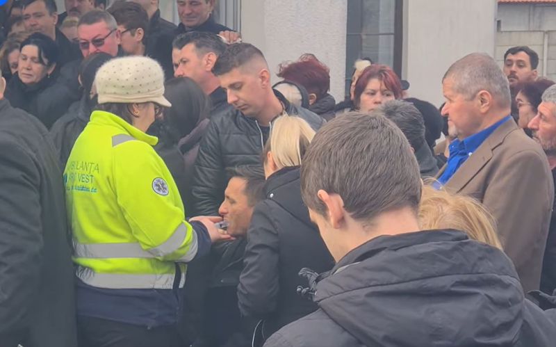 Fratele lui Mile Povan a primit ajutor medical la înmormântarea artistului