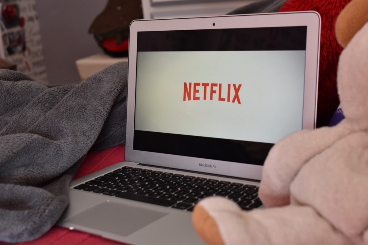 Serialul de pe Netflix care i-a înnebunit pe români! Producția de 200 de milioane e locul 1 în trending