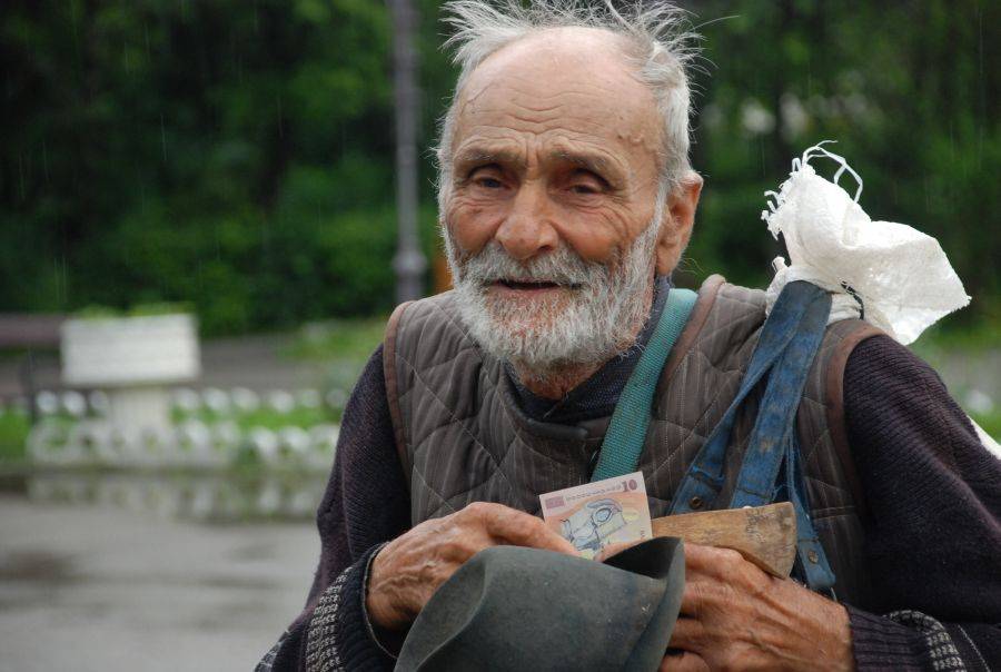 700 de lei pentru 1.000.000 de pensionari. Premierul României, Marcel Ciolacu, le dă o veste bună seniorilor la final de martie