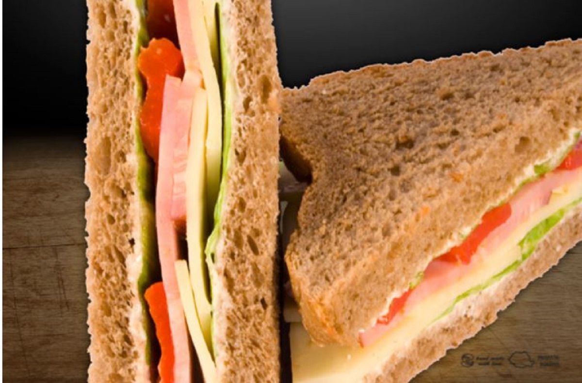 Cât costă un simplu sandviş la magazinele din Aeroportul Otopeni? Cât trebuie să scoţi diin buzunar pentru o gustare