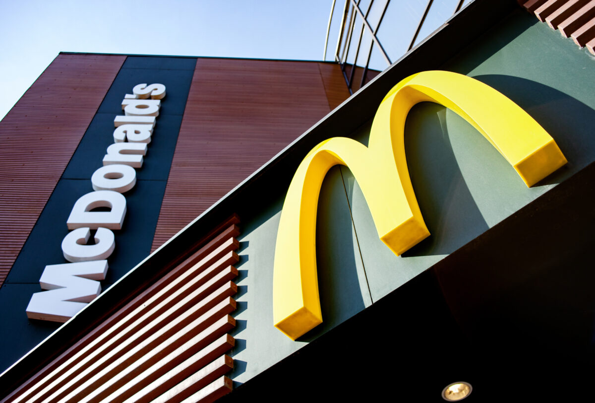 Clienții McDonald’s au rămas fără cuvinte când au aflat că nu mai pot efectua plăți pentru comenzile date. Probleme uriașe pentru celebrul lanț de magazine