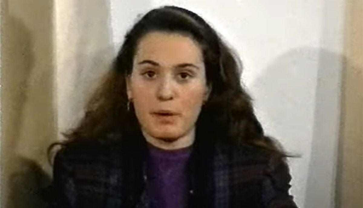 Imagine Stire Imagini rarisime | Cum arăta Andreea Esca la 19 ani, pe data de 8 ianuarie 1992, când debuta la SOTI TV | 2review.ro