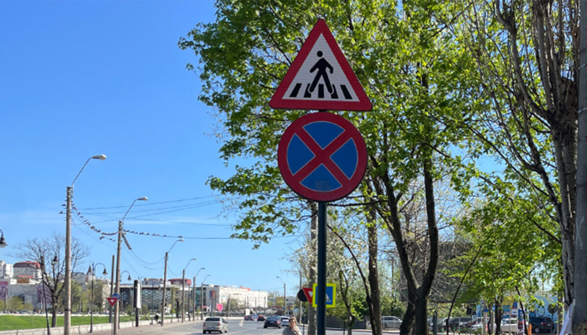 „Dorel” lovește din nou! Unde a fost amplasat acest indicator rutier, în Iași