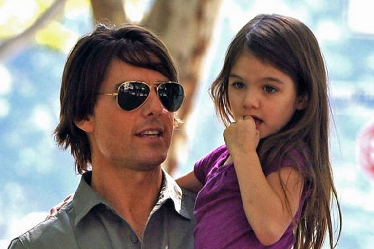Cum arată Suri, fiica lui Tom Cruise și a lui Katie Holmes, la 18 ani. Tânăra nu a mai vorbit cu tatăl ei de un deceniu