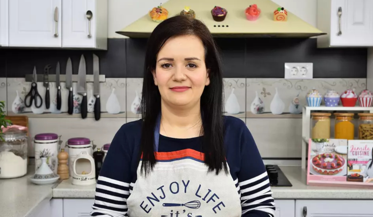 Imagine Stire Cum le răspunde Jamila haterilor care s-au plâns că au făcut rețeta ei de cozonac și au dat greș? Bucătăreasa nu s-a putut abține | 2review.ro