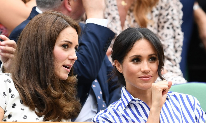 Imagine Stire Kate Middleton a primit un mesaj secret de la Meghan Markle. Metoda ingenioasă prin care soția prințului William vrea să reintre în grațiile Casei Regale | 2review.ro