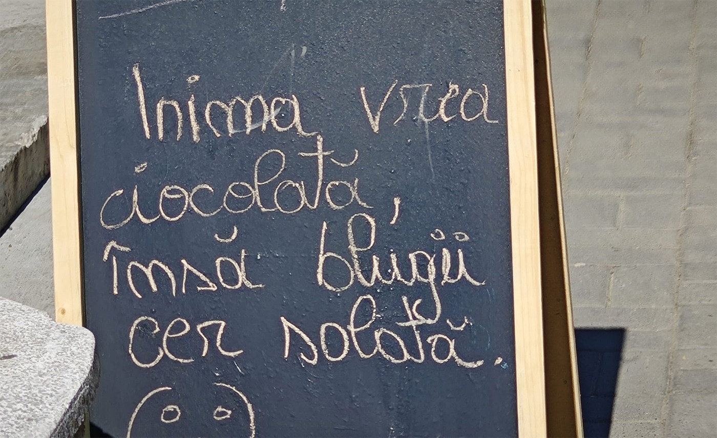 Textul scris pe pancarda restaurantului/foto: Botoseanul.ro