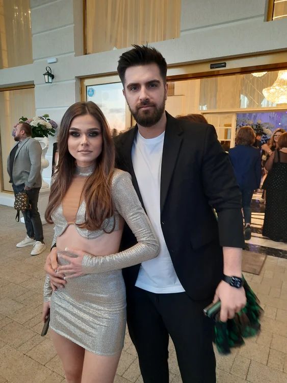 Ce spune actuala bărbatului despre Theo Rose