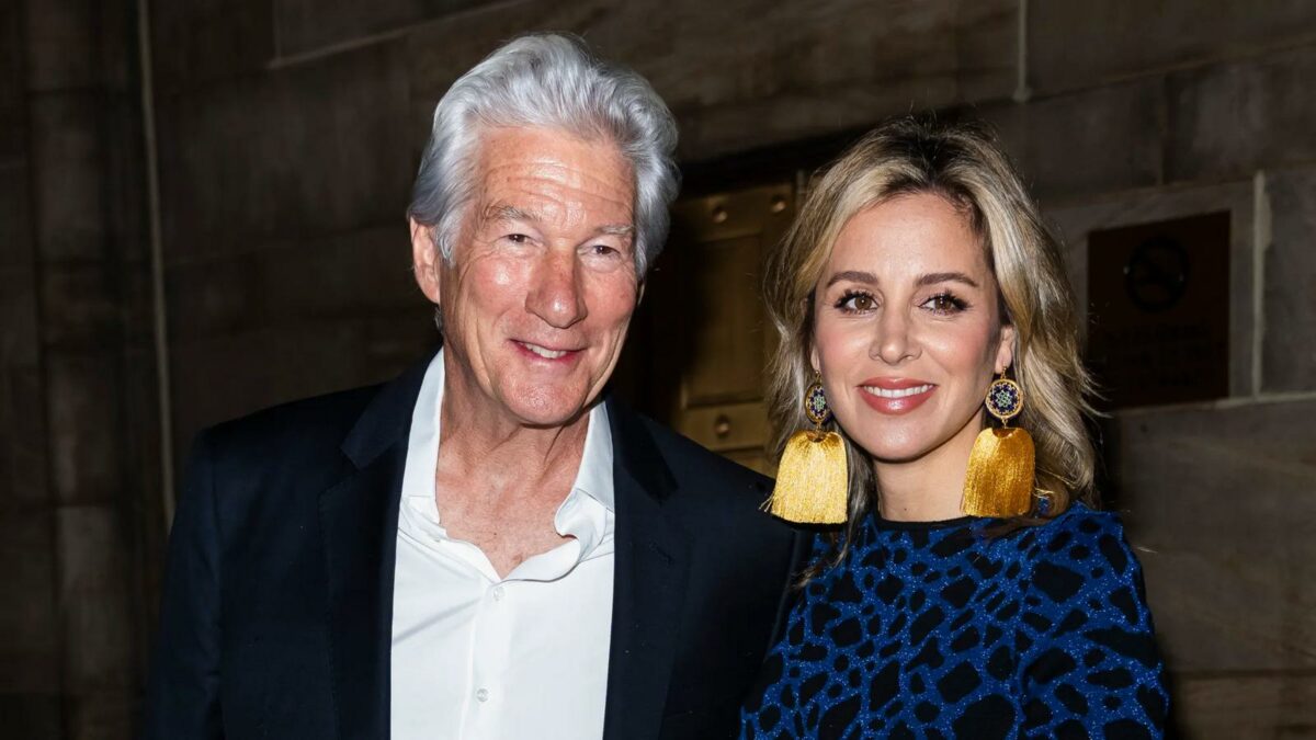 Imagine Stire Richard Gere, apariție rară alături de soția mai tinerică cu 33 de ani. Cum arată acum Alejandra Silva | 2review.ro
