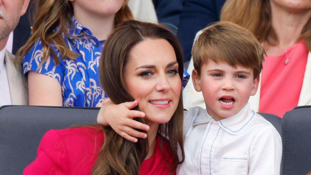 Imagine Stire Prințul Louis împlinește astăzi 6 ani. Ce face Kate Middleton, în fiecare an, la miezul nopții de ziua lui de naștere | 2review.ro