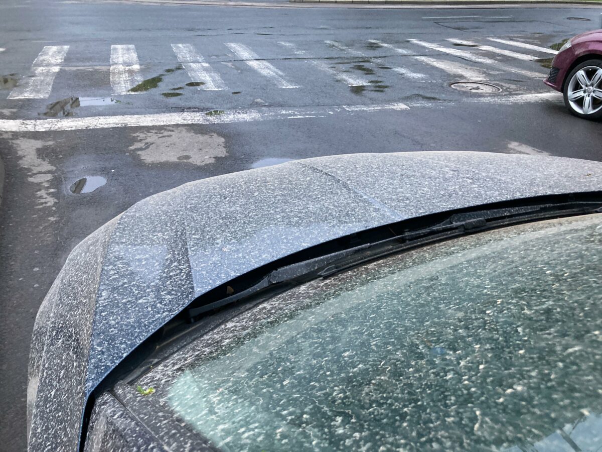 România, lovită de un nou val de praf saharian. Bucureștenii au avut un șoc în această dimineață, când și-au văzut mașinile