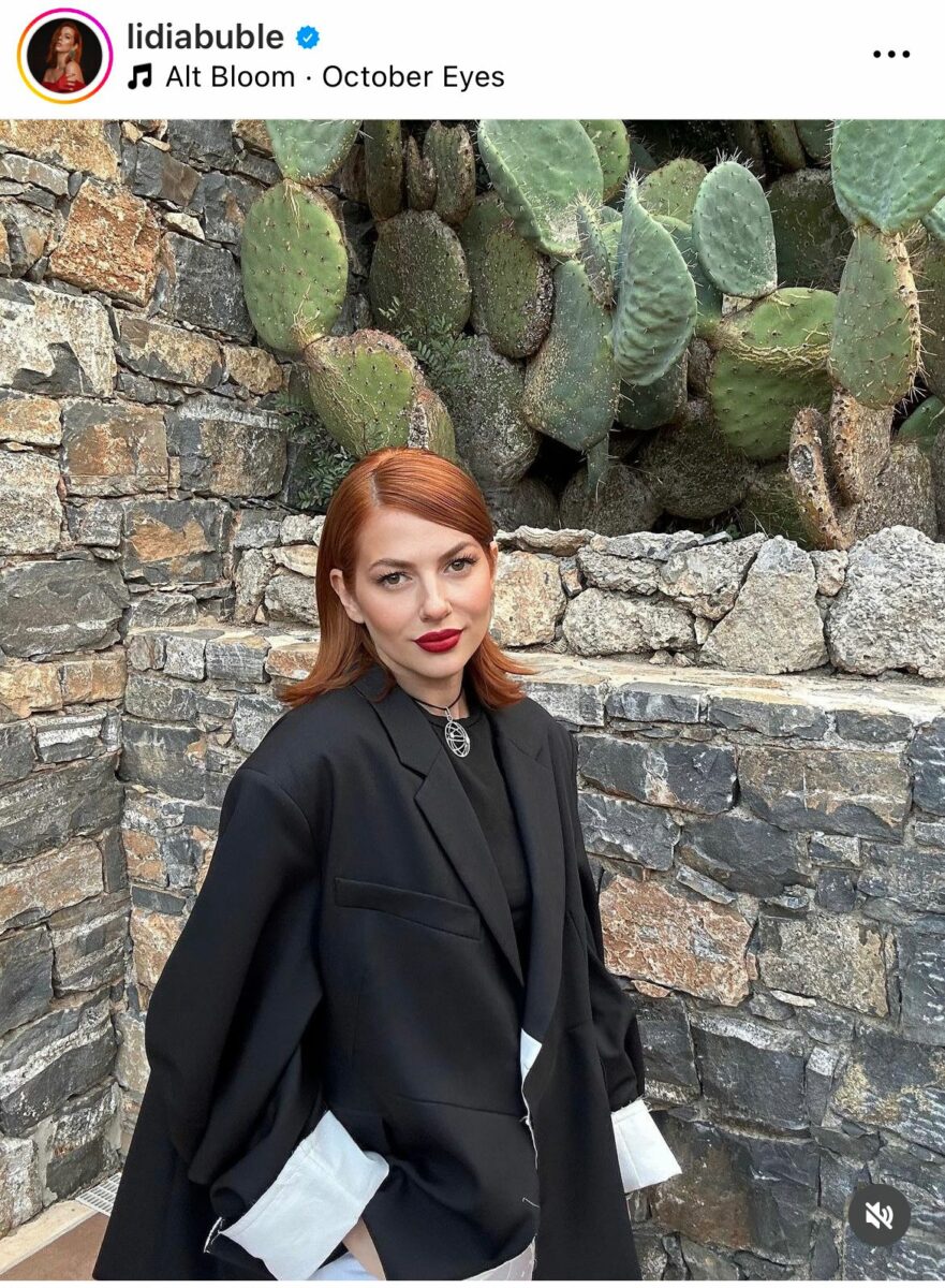 Imagine Stire Lidia Buble, topless în noul videoclip! Imaginile au stârnit un val de controverse: ”Cam vulgară” | 2review.ro