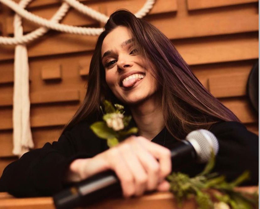 Imagine Stire Theo Rose și-a schimbat tariful pentru 2024 din momentul în care a devenit mămică. Câți bani cere artista pentru un concert de 60 de minute | 2review.ro