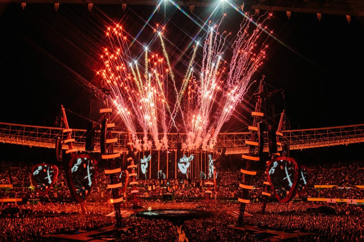 Imagine Stire Concertul lui Ed Sheeran, ”Mathematics Tour”: o scenă unică, 360 de grade | 2review.ro
