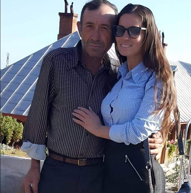 Daniela Ploia, alături de tatăl său înainte ca bărbatul să fie răpus de boală