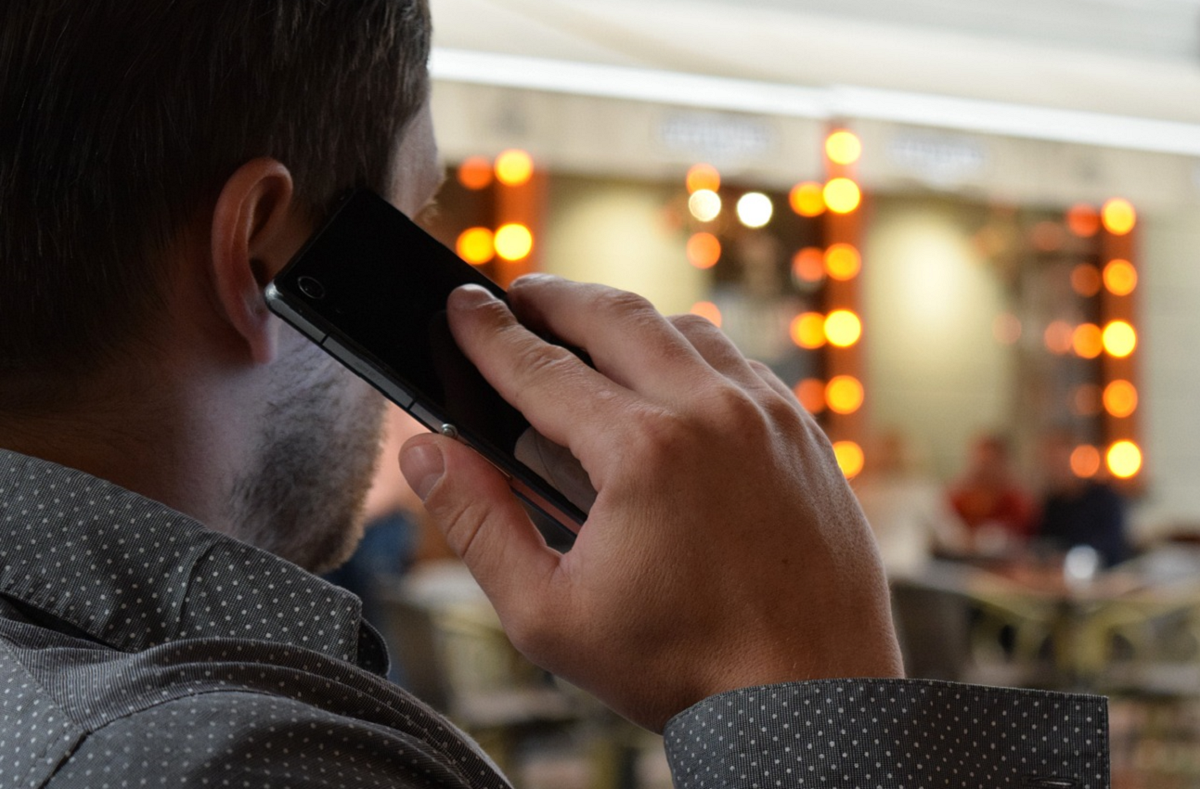 IREAL! Ce ți se poate întâmpla dacă răspunzi la telefon și spui „DA”! Cum au început să acționeze escrocii în 2024