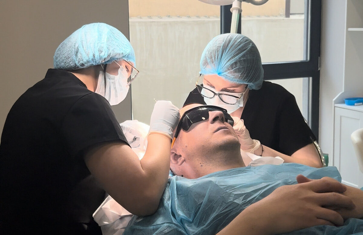 (P) Transplantul de păr și procedurile estetice la bărbați