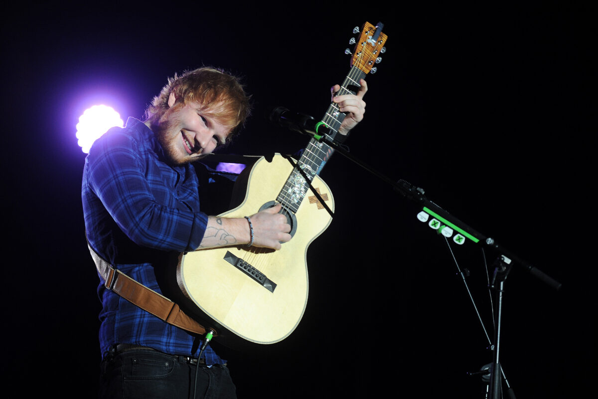 Imagine Stire Ed Sheeran, concert inedit în România! Artistul a ales un concept nemaivăzut: ,,Vrea să fie emblematic!” | 2review.ro