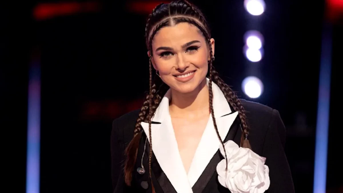 Imagine Stire Mesajul hilar primit de Theo Rose de la profesoara de franceză din liceu, după ce a văzut că nu ştie să vorbească limba deloc: „Îţi plăcea să faci pe…” | 2review.ro