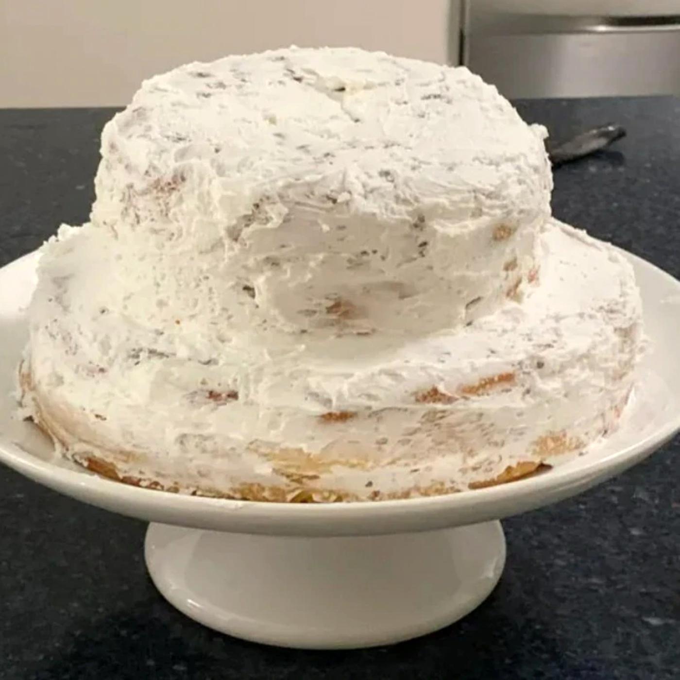 Uluitor ce a primit o mireasă, după ce şi-a comandat tortul de nuntă la cofetărie: 