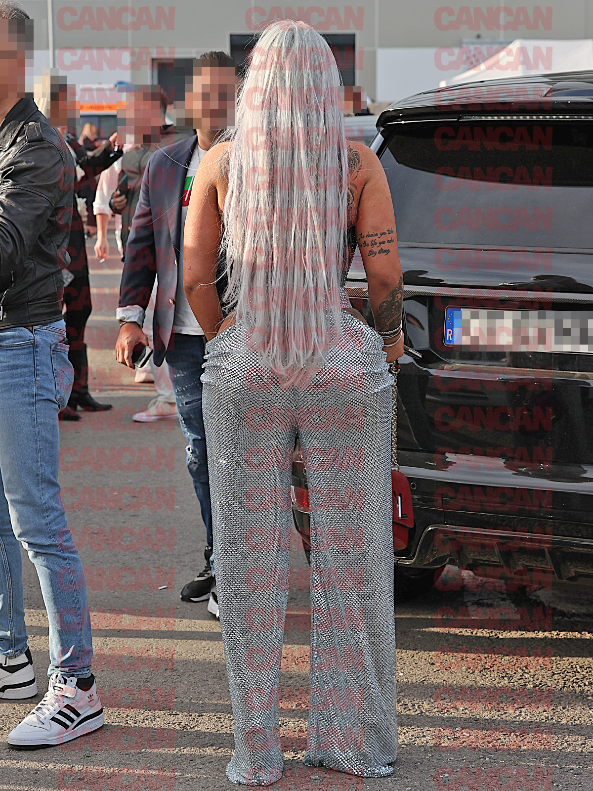 Roxana Darie și-a tunat fesele