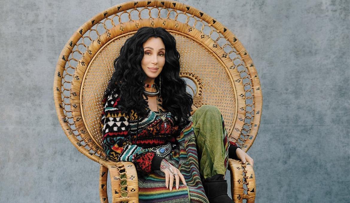 Imagine Stire Cher a dat din casă: de ce preferă bărbați mai tineri decât ea. Artista de 77 de ani se iubește cu un bărbat de 38 de ani | 2review.ro