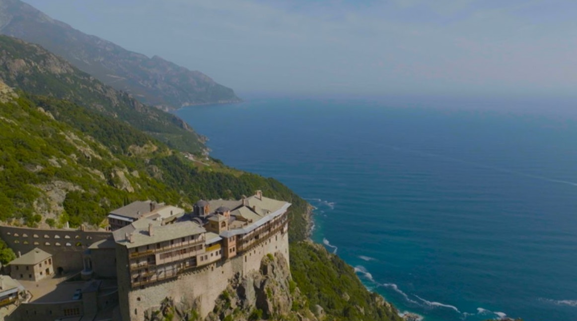 În noaptea de Înviere, Antena Stars difuzează emisiunea-documentar: „Muntele Athos – Punte între cer şi pământ”, filmată chiar pe Muntele Sfânt