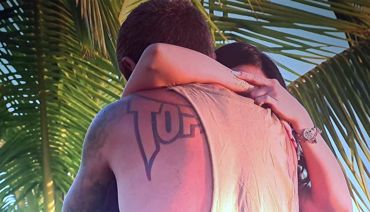 Imagine Stire Surpriza anului la Pro TV! S-au sărutat și s-au logodit la Survivor All Stars. Avem imaginile! | 2review.ro