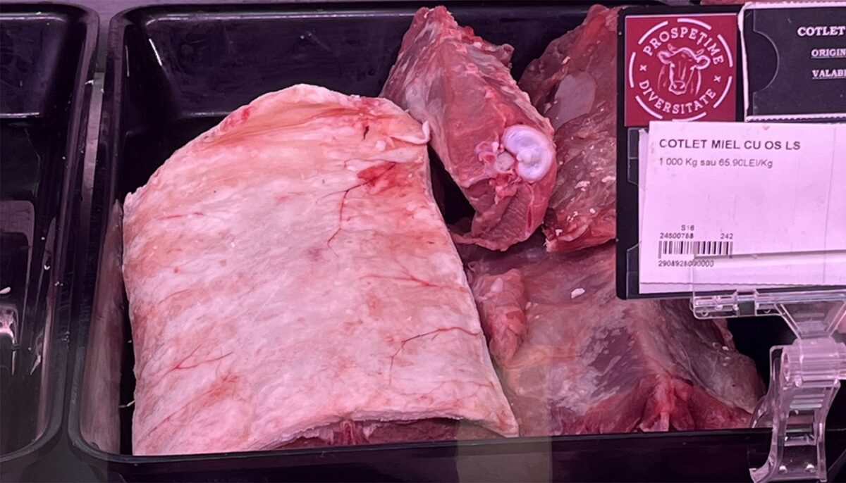 Cu ce preț se vinde cotletul de miel în Carrefour. Românii au crezut că este o eroare