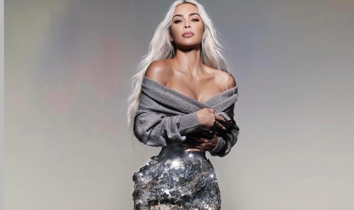 Imagine Stire Kim Kardashian, apariție controversată la Met Gala 2024: ,,Câte coaste și-a scos?” | 2review.ro