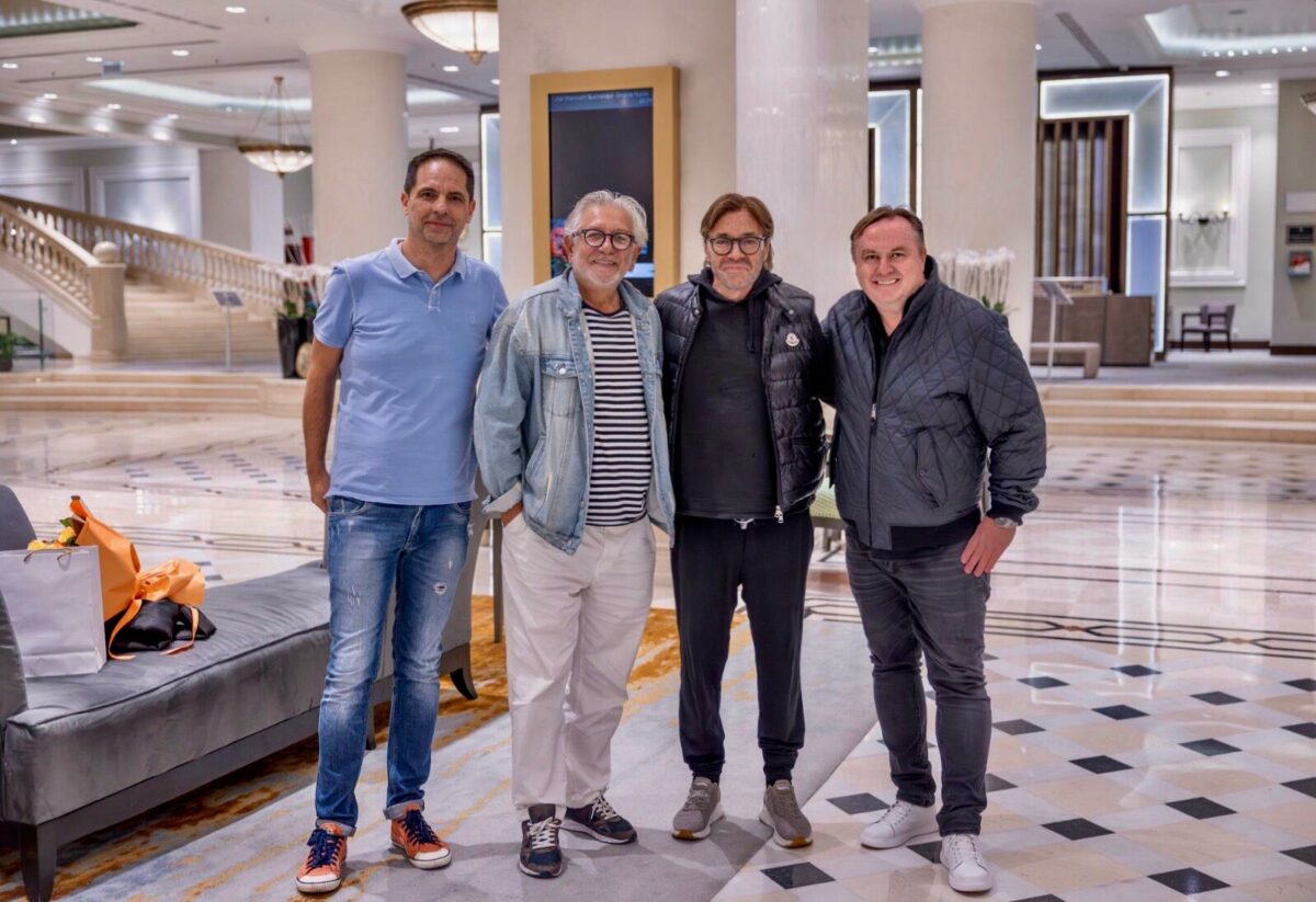 Imagine Stire Al Di Meola revine în România, după ce a suferit un infarct pe Arenele Romane! Artistul va urca pe scenă alături de Ovidiu Lipan Țăndărică | 2review.ro