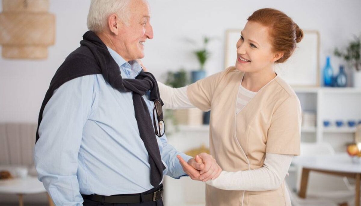 Ce a pățit un pensionar de 85 de ani din Italia, după ce a angajat o badantă româncă mult mai tânără