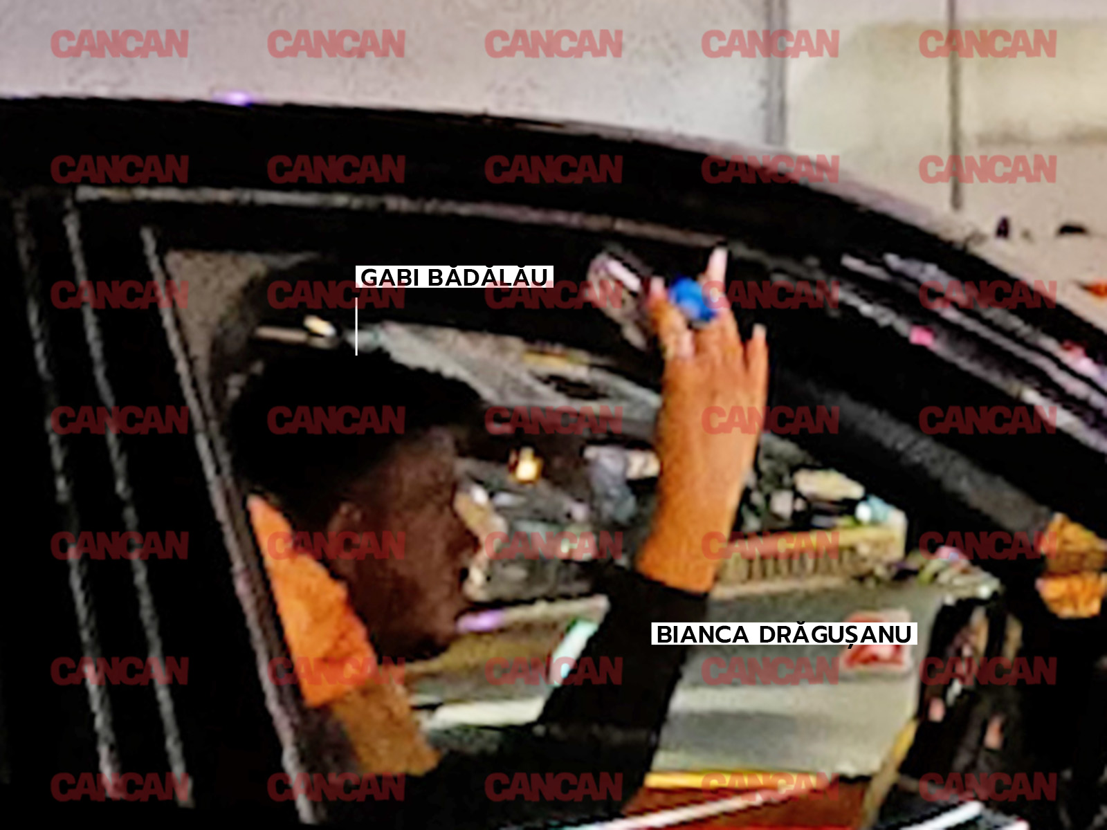 Bianca Drăgușanu s-a fotografiat toată seara în Rolls Royce Foto: CANCAN.RO