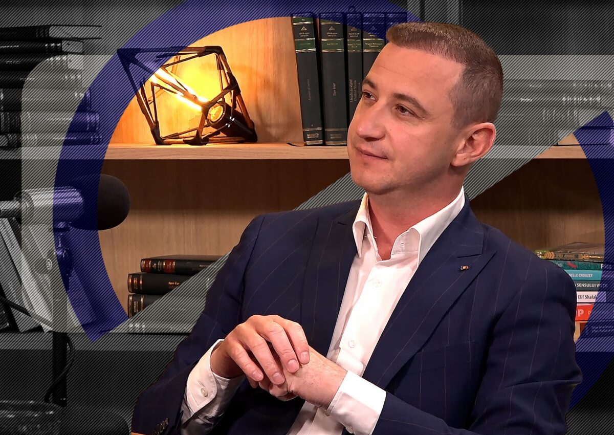 Imagine Stire Cum își seducea Alfred Simonis colegele în liceu! Președintele Camerei Deputaților a făcut-o și pe asta! | 2review.ro