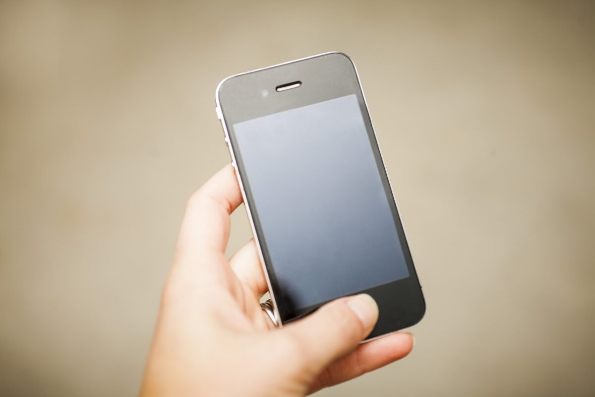 Mai ai modelele de iPhone 4 și iPhone 5 acasă? Vânzarea lor te poate îmbogăți peste noapte