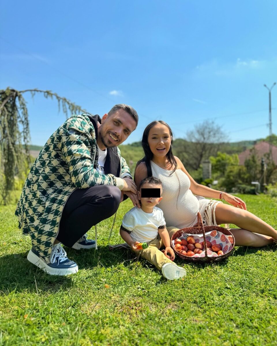 Imagine Stire Cum a aflat soțul Vlăduței Lupău că va deveni tată pentru a doua oară. Artista a dat TOT din casă! | 2review.ro