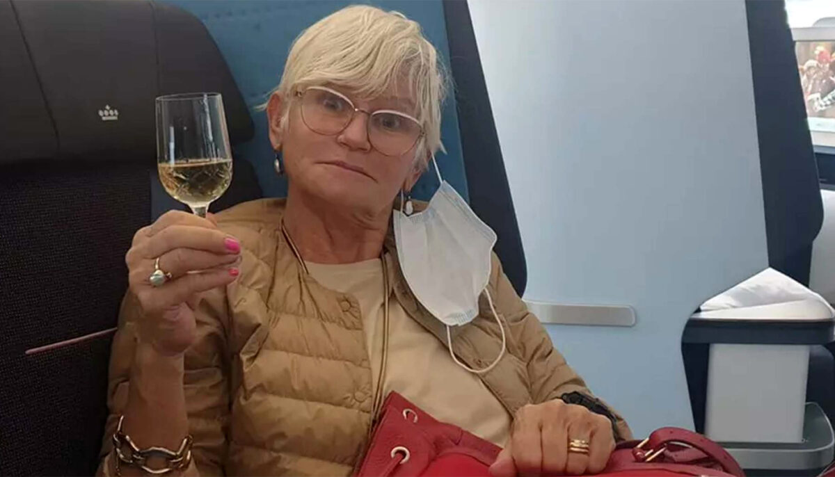 Imagine Stire Monica Tatoiu bea zilnic câte o sticlă de șampanie la prânz, singură. Care este motivul | 2review.ro