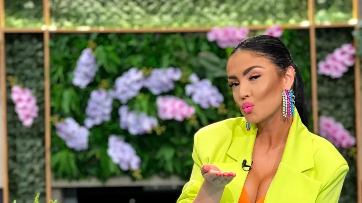 Imagine Stire Cum a reușit Andreea Mantea să slăbească. Bea asta în fiecare dimineață: ”E un amestec” | 2review.ro