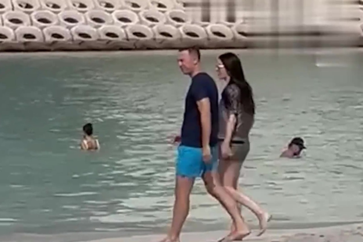 Imagine Stire Iulian Dumitrescu, vacanță în Dubai! Baronul de Prahova stă la cel mai scump hotel din lume, unde o noapte de cazare costă 20.000 de euro | 2review.ro