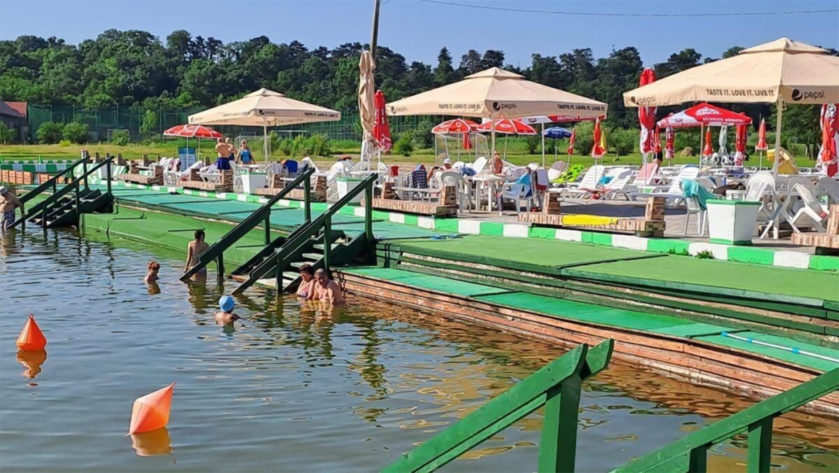 Cea mai frumoasă stațiune balneară din România. Mii de turiști o preferă de pofida celebrelor Mamaia sau Vama Veche