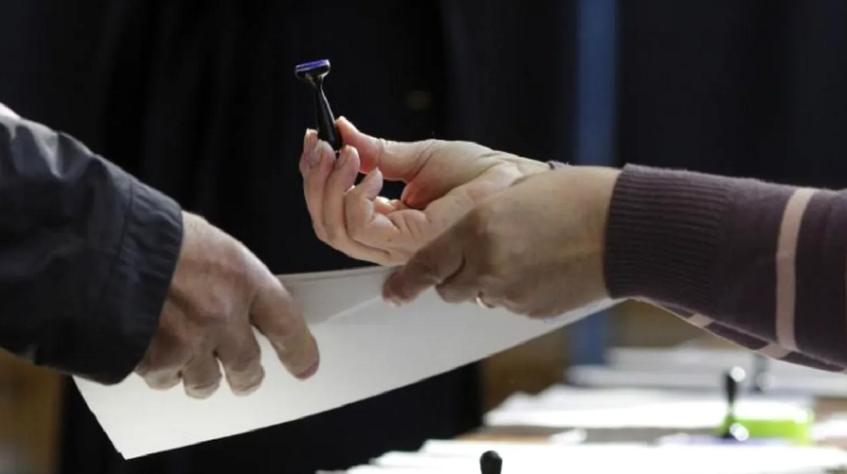 Câte buletine de vot trebuie să ștampileze românii la alegerile de duminică, 24 noiembrie 2024 Câte buletine de vot trebuie să ștampileze românii la alegerile de duminică, 24 noiembrie 2024