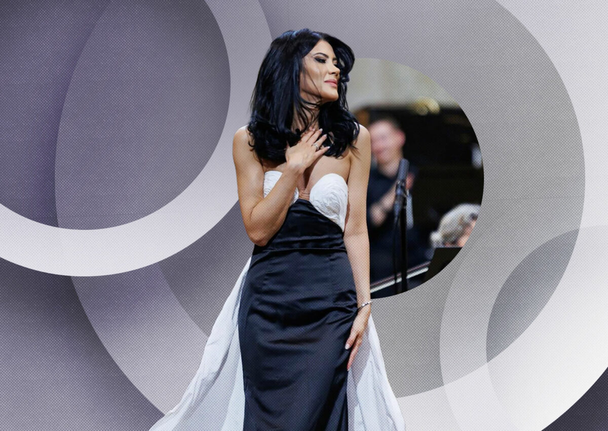 Imagine Stire A strălucit în rochia de 10.000 €! Celebra mezzosoprană, Andreea Ilie, a primit mesajul de la neamțul pe care nu-l mai văzuse de 15 ani și… Și-a arătat inelul de la cununie! | 2review.ro