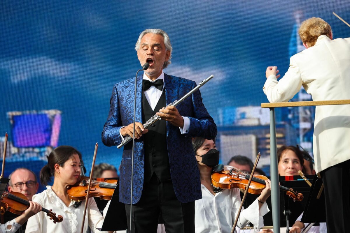 Imagine Stire Afecțiunea rară de care suferă Andrea Bocelli. Motivul neștiut din cauza căruia a orbit tenorul italian | 2review.ro