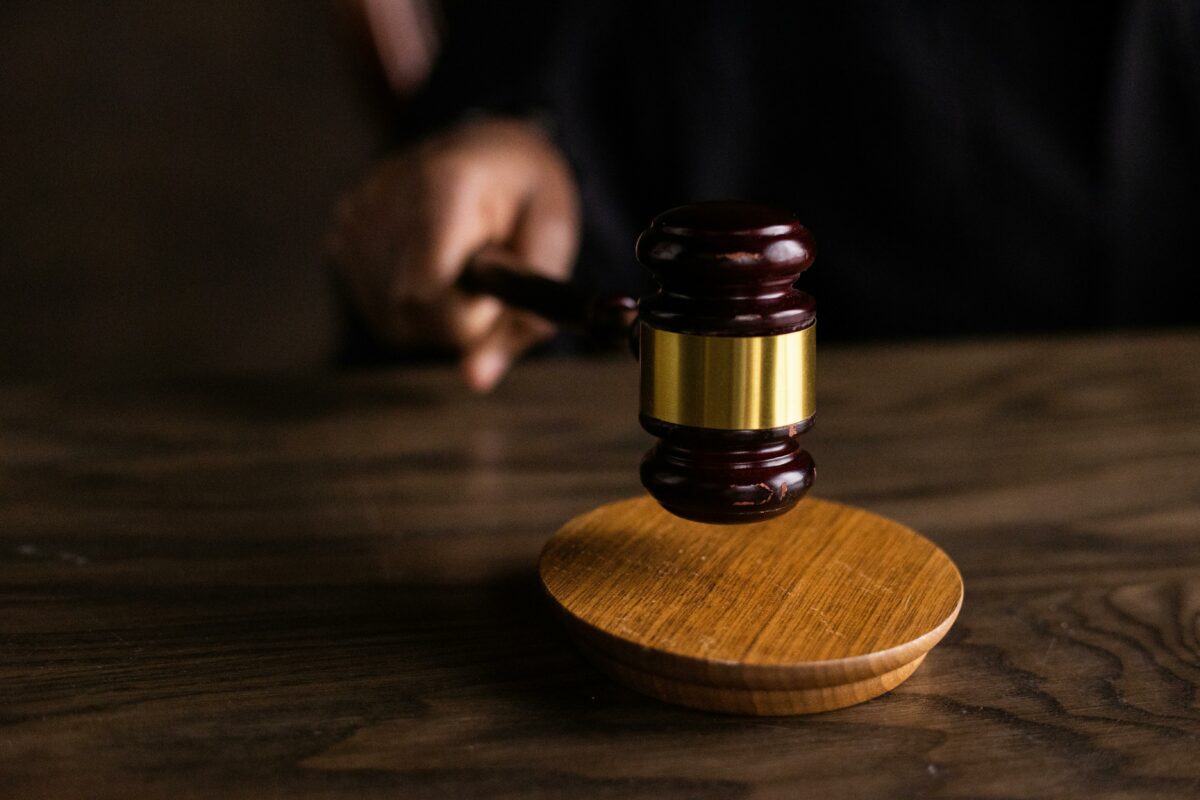 Judecătoare împușcată în sala de instanță, imediat după ce a pronunțat sentința. Ce a urmat întrece orice imaginație