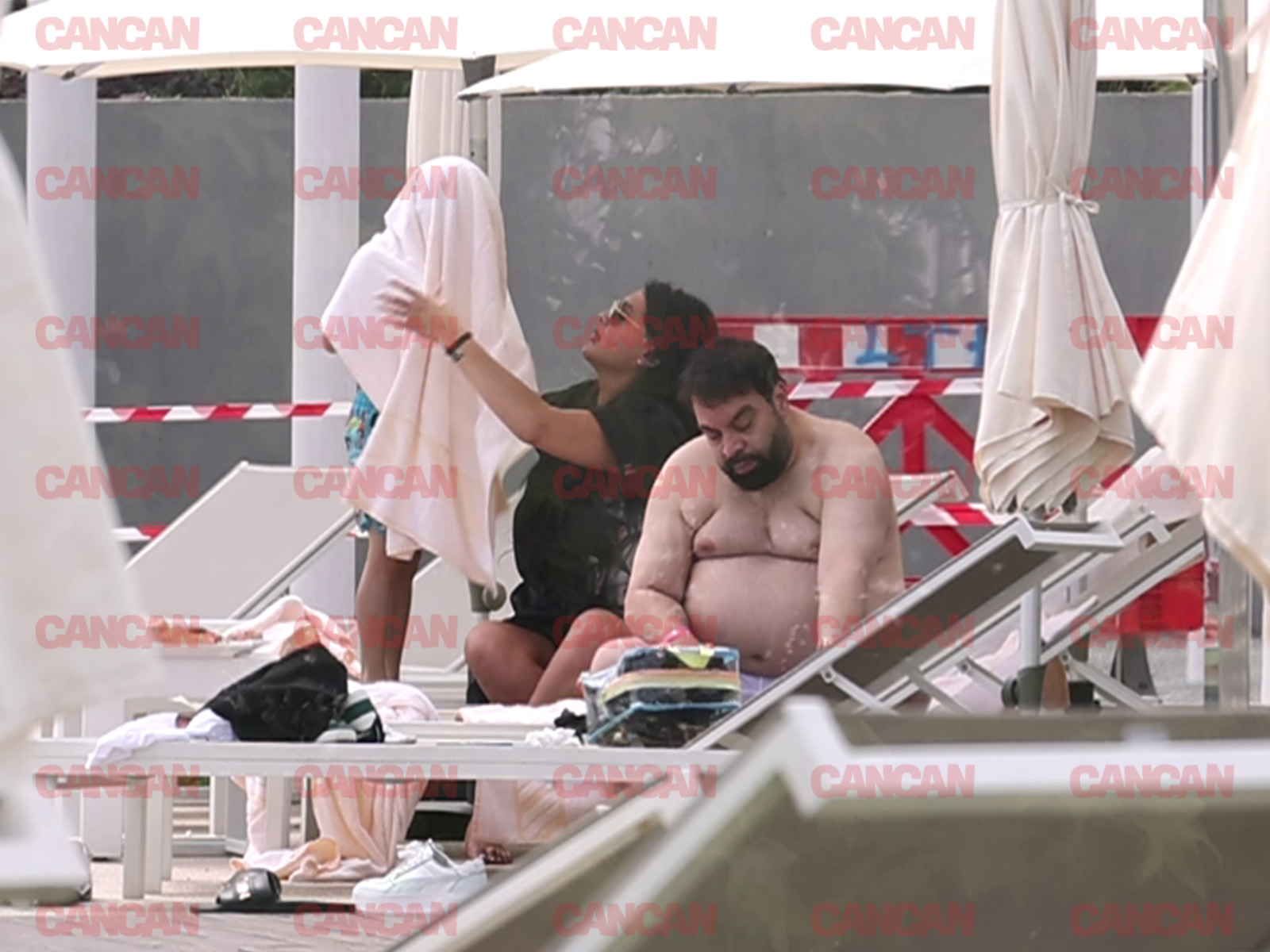 Roxana și Florin Salam la piscină Foto CANCAN.RO