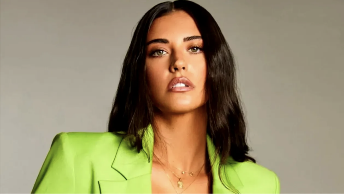 Imagine Stire Antonia, ipostază incendiară în mediul online! Artista a atras atenția fanilor cu acest detaliu | 2review.ro