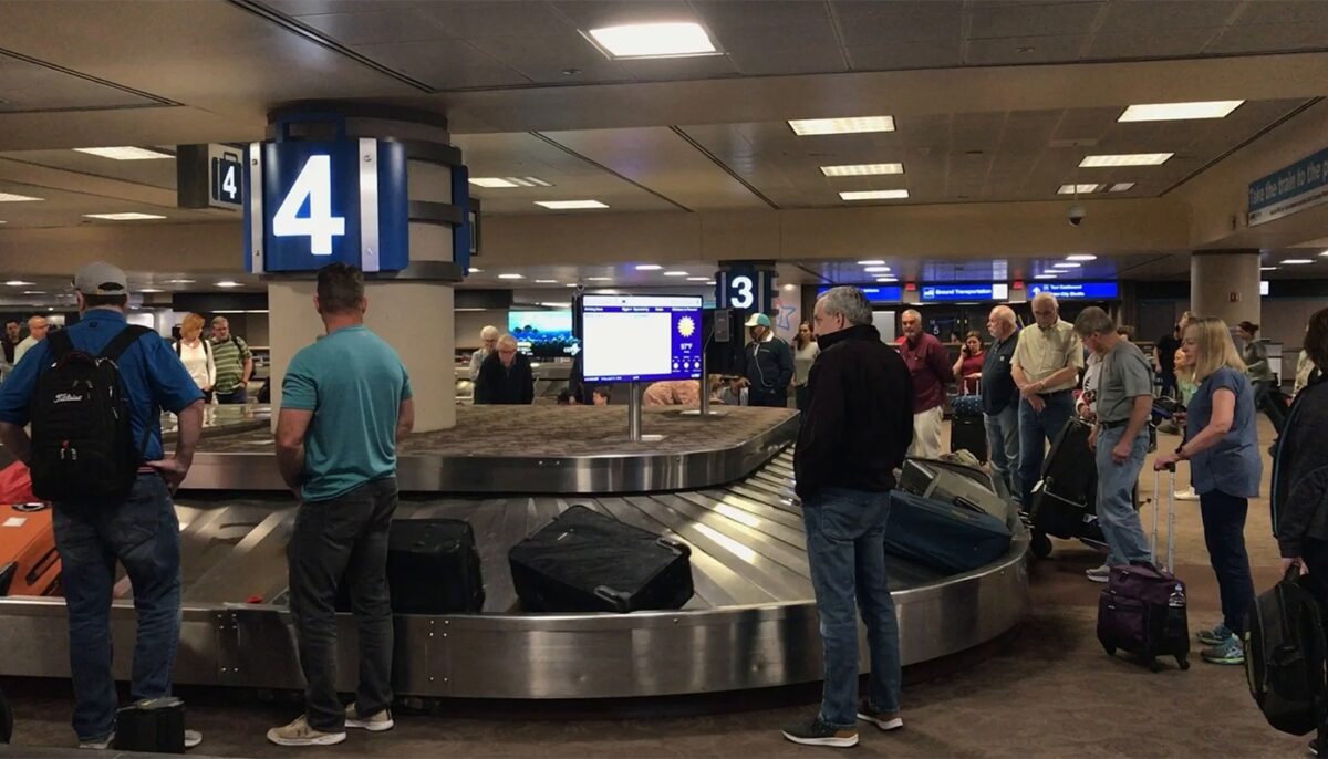Cătălina din Zalău a zburat cu TAROM în Turcia. Când a ajuns, a înlemnit: Ce s-a întâmplat cu bagajele ei