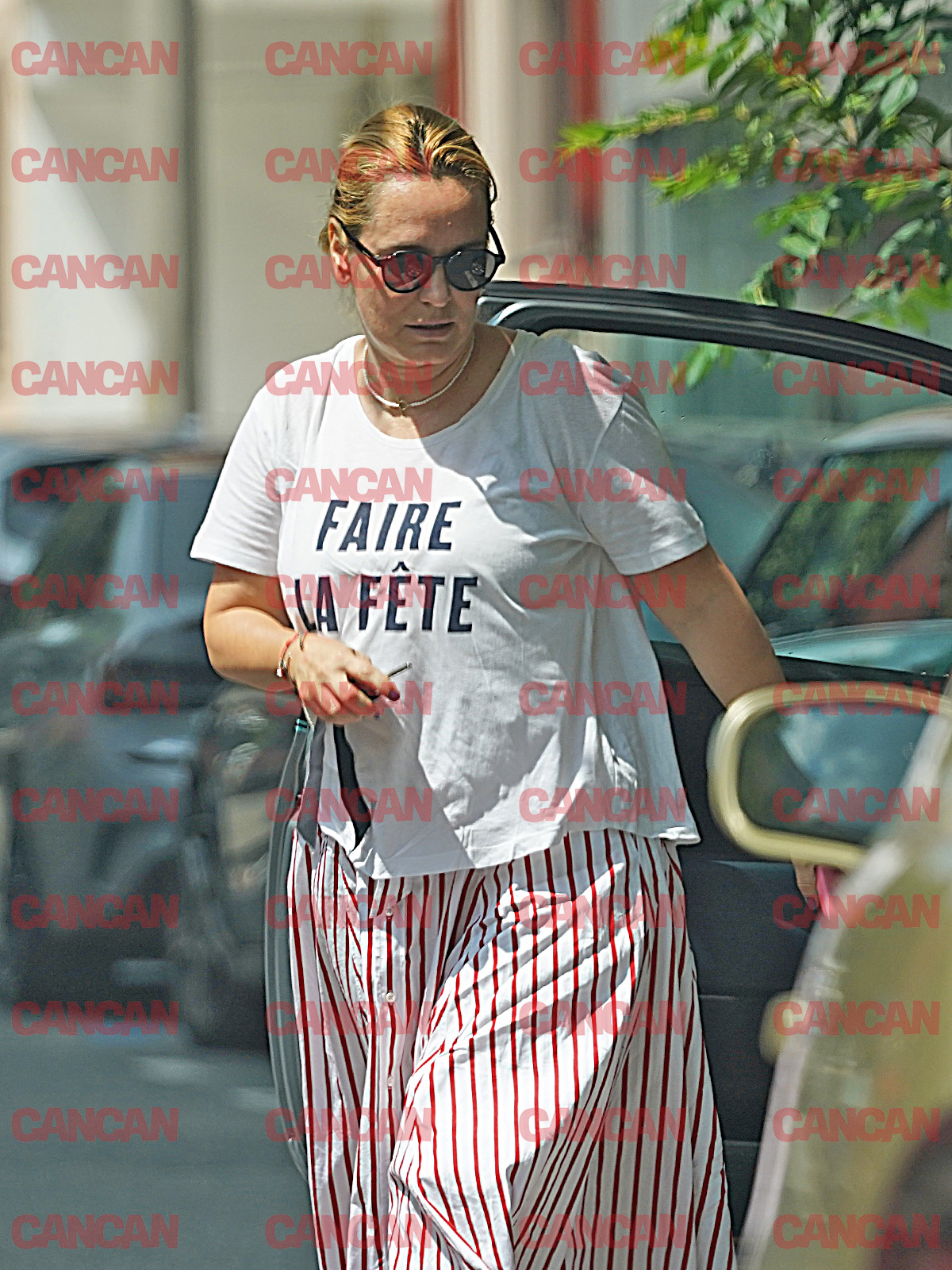 Andreea Esca a ajuns la un salon din zona Floreasca