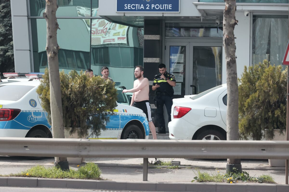 Imagine Stire Ultimele imagini cu Andrei Versace în public. A fost reținut de poliție imediat și dus la secție FOTO | 2review.ro