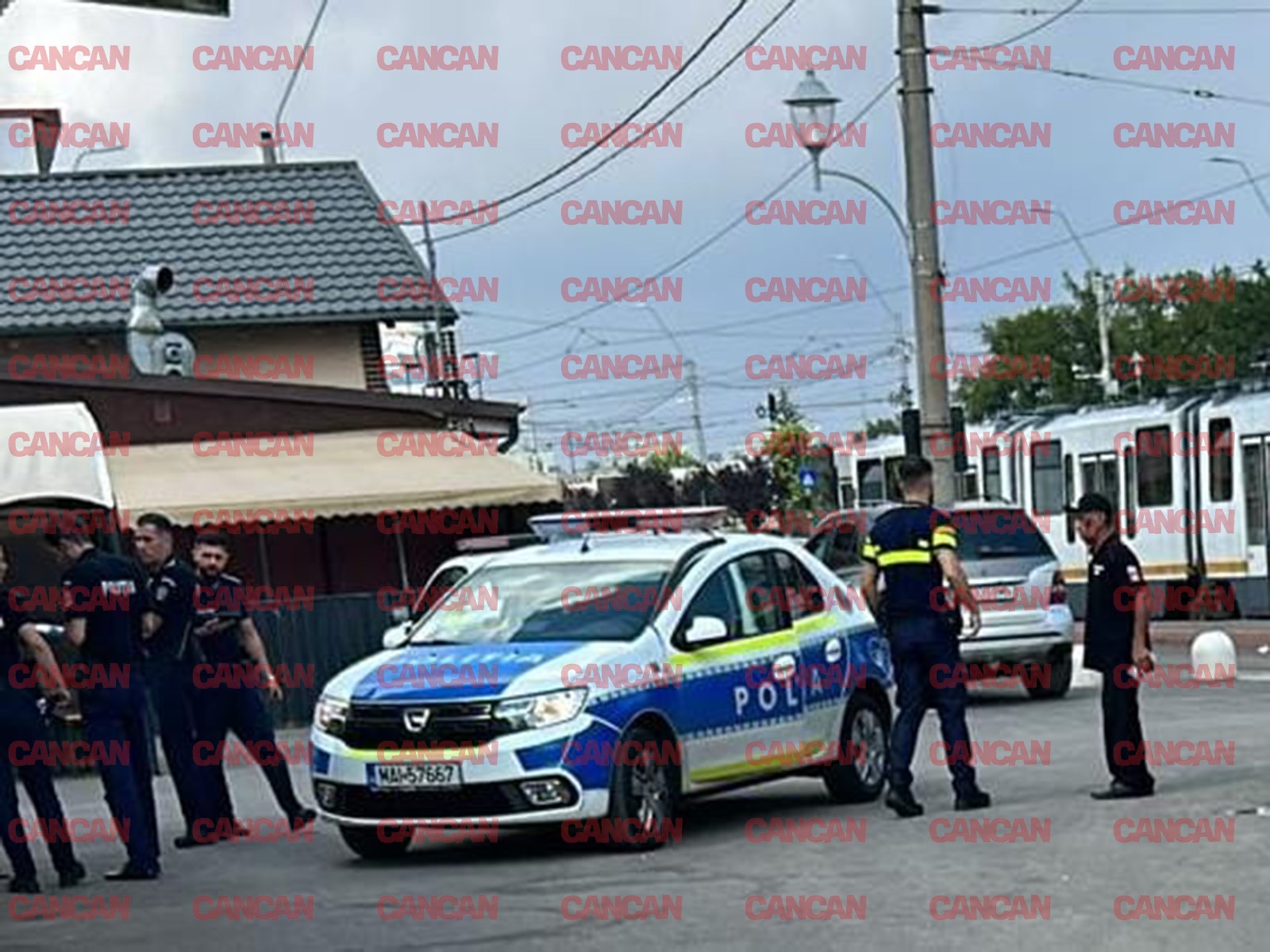 Scene de groază în București! O femeie a înjunghiat un bărbat, în miezul zilei